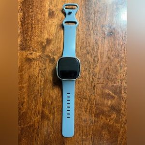 Fitbit Versa 4 Watch with extra bands & screen protectors